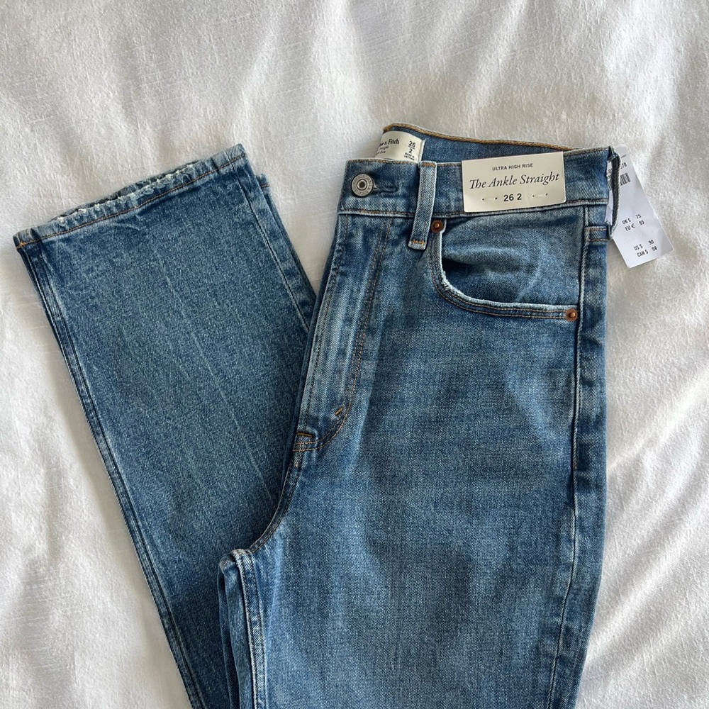 ✨ NWT Abercrombie Straight Jeans